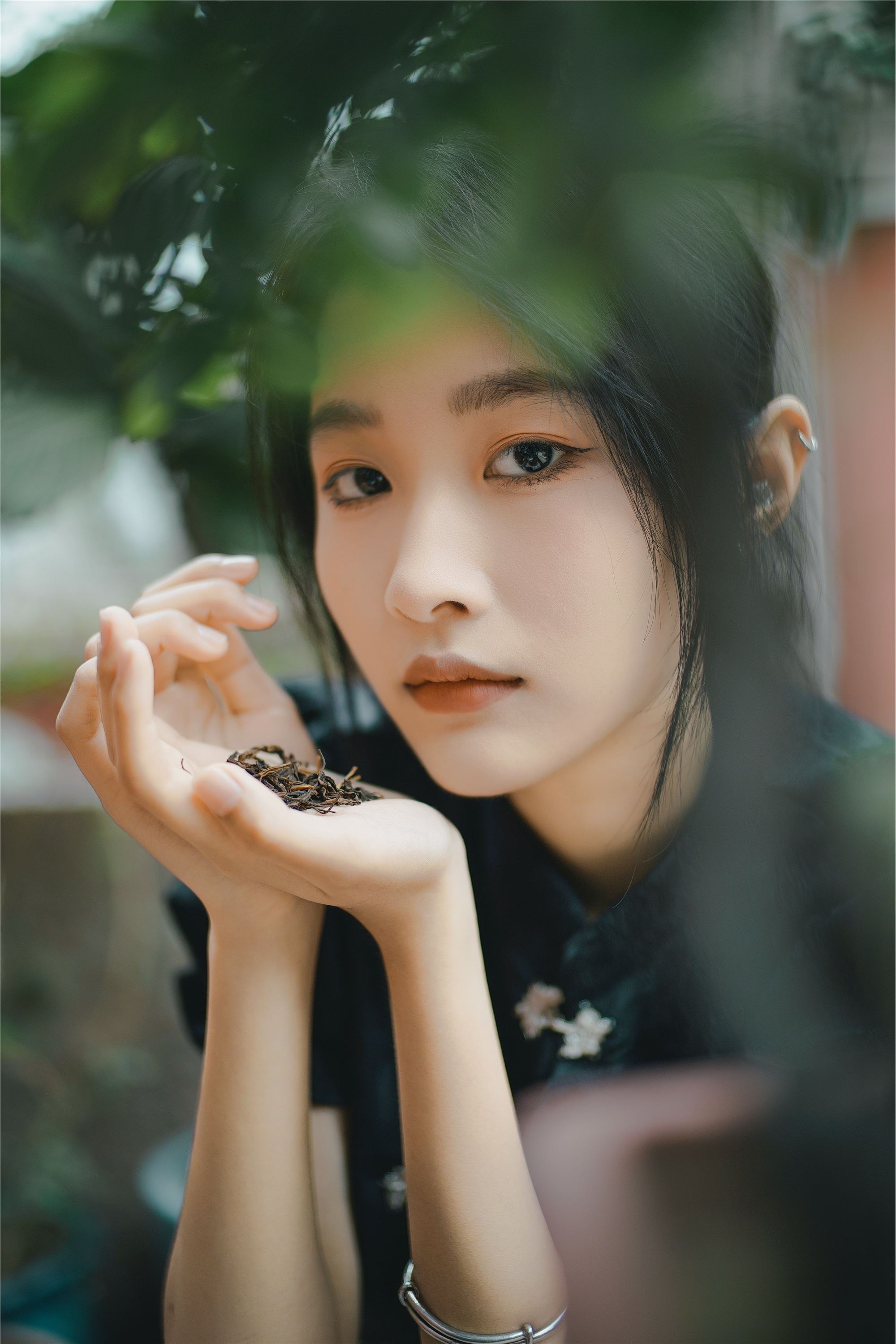 YITUYU艺图语 2025.01.06 娴静犹如花照水 欣欣